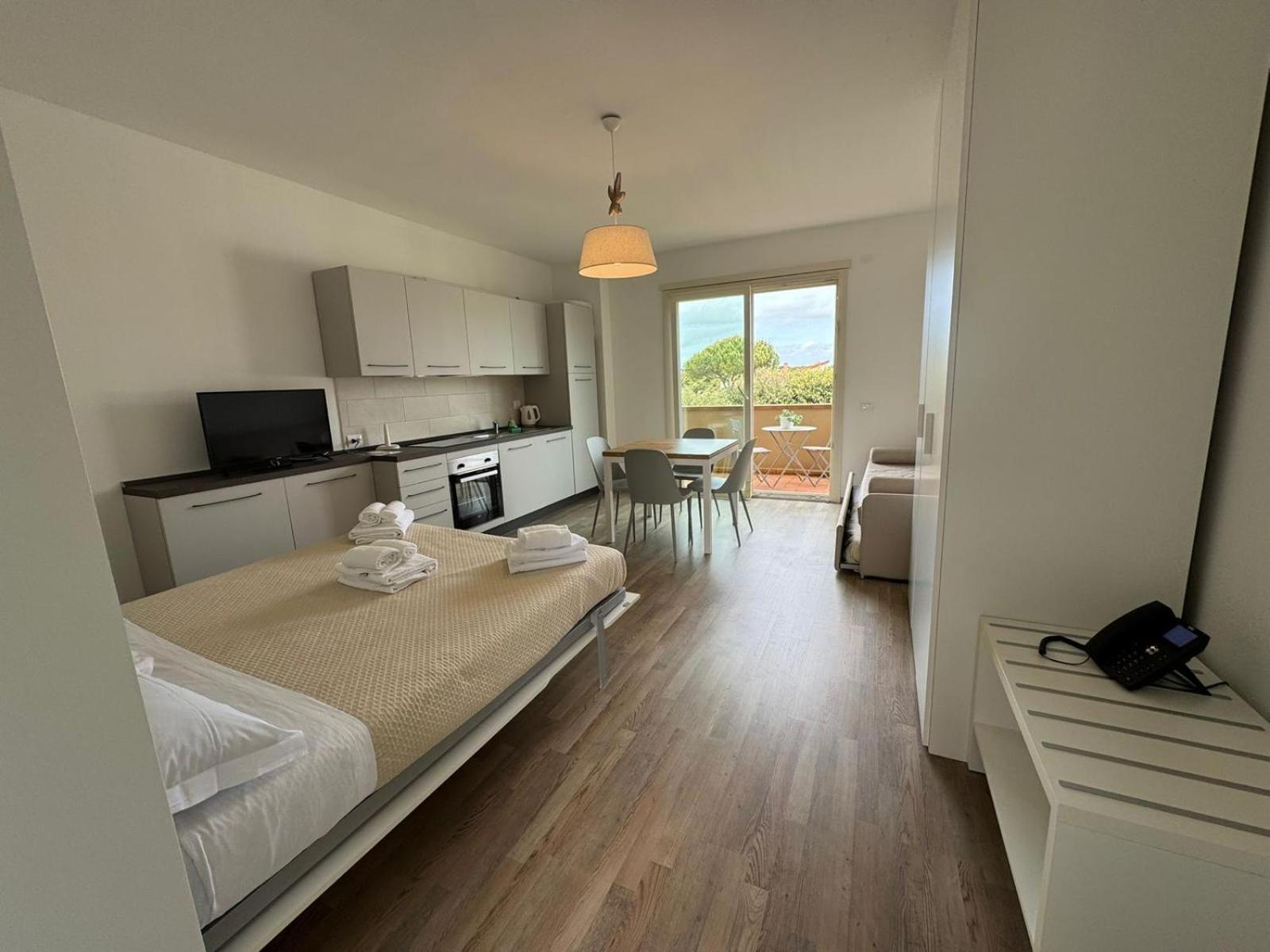 Residence San Francesco Тирения Екстериор снимка